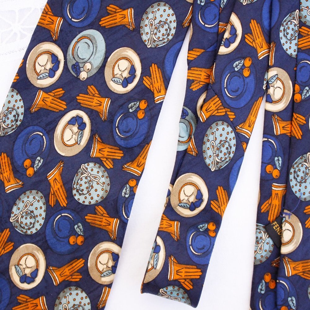 Vintage 100% silk FENDI necktie Crevatte made in Italy, ladies business casual